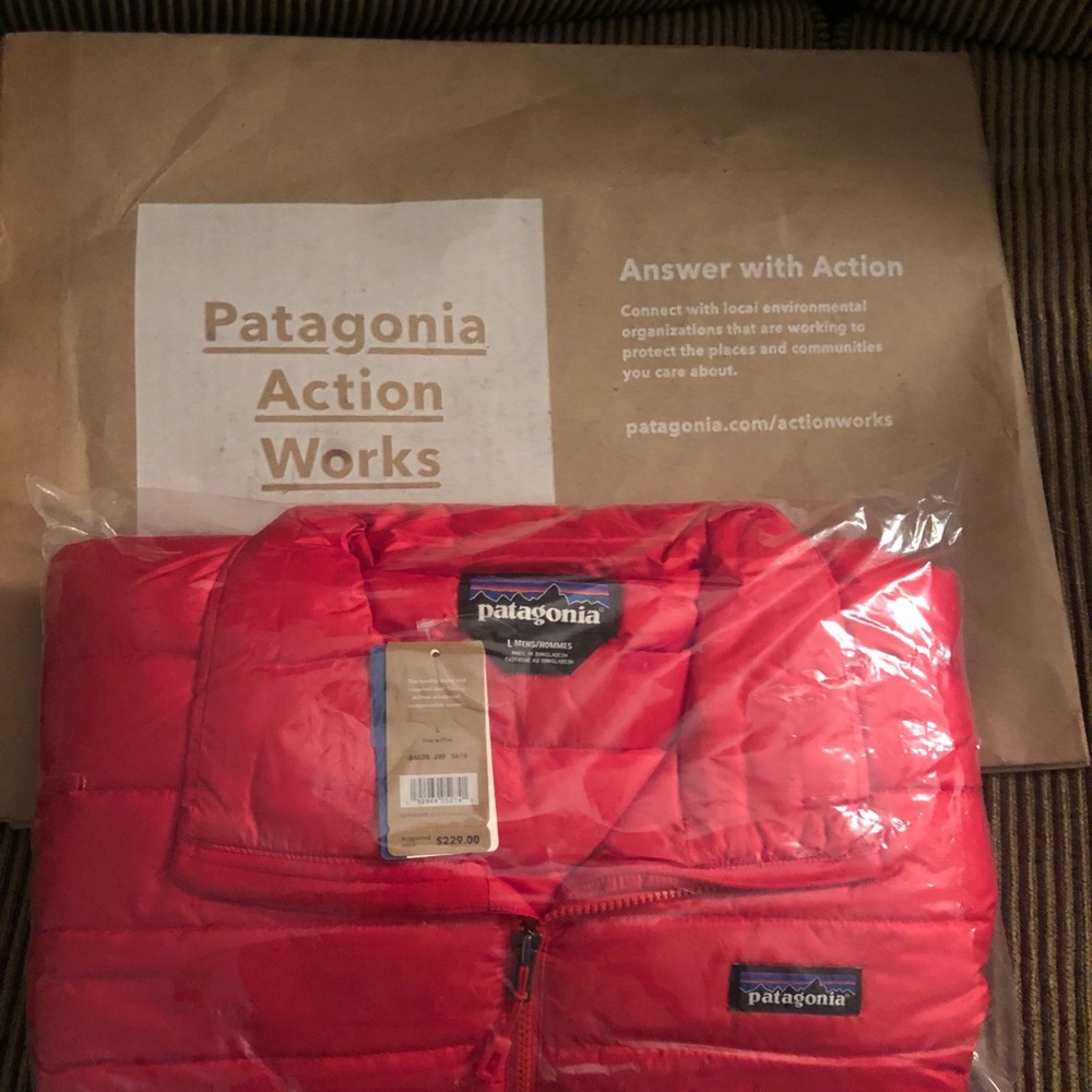 Patagonia Men’s Down Sweater Jacket (Large)